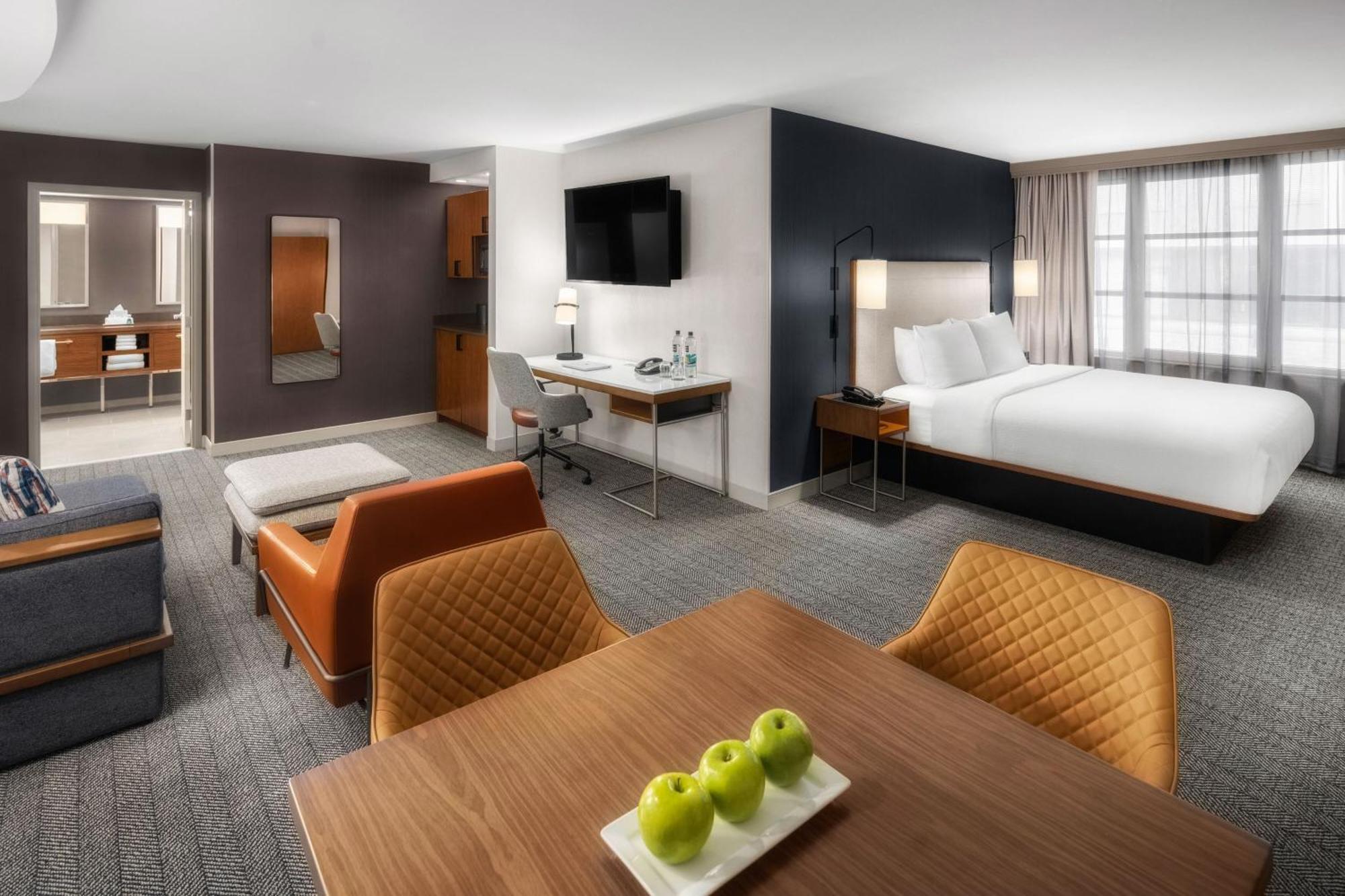 Courtyard By Marriott Seattle Bellevue/Downtown Hotel Ngoại thất bức ảnh